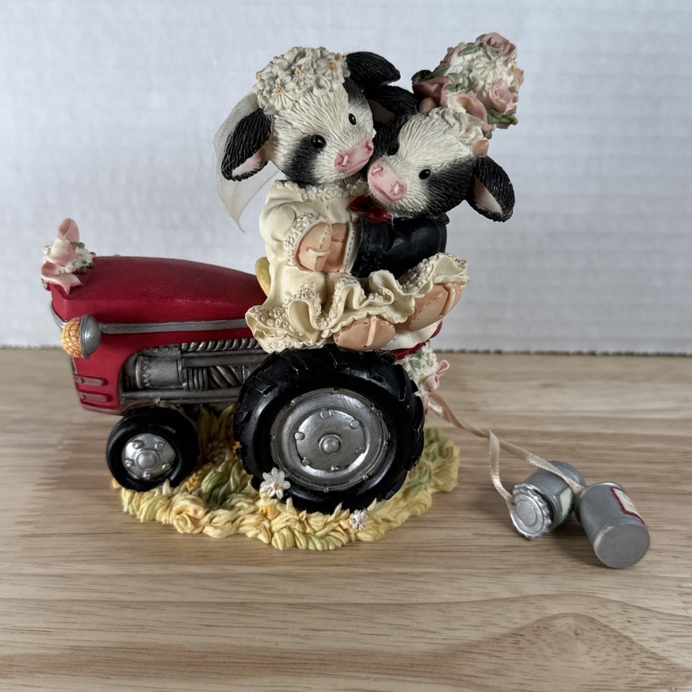 Mary's Moo Moos "Just Moo-ied" - 468762 (1998) Figurine Cows On Red Tractor